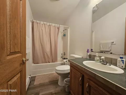 Bath - 115 Deer Path, Tafton, PA 18464 photo 3 of 3