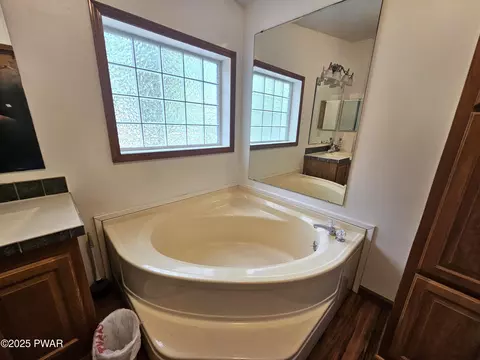 Bath - 115 Deer Path, Tafton, PA 18464 photo 2 of 3