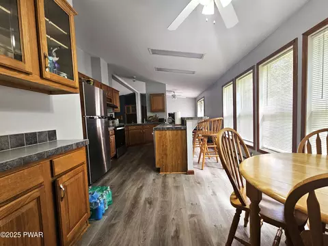 Kitchen - 115 Deer Path, Tafton, PA 18464 photo 2 of 2