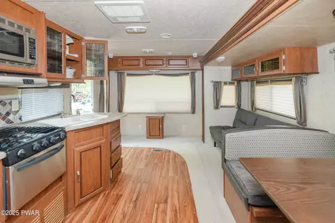 313 Chickasaw Ln, Shohola, PA 18458