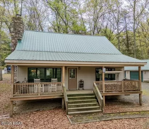 105 Poplar Ln, Tafton, PA 18464