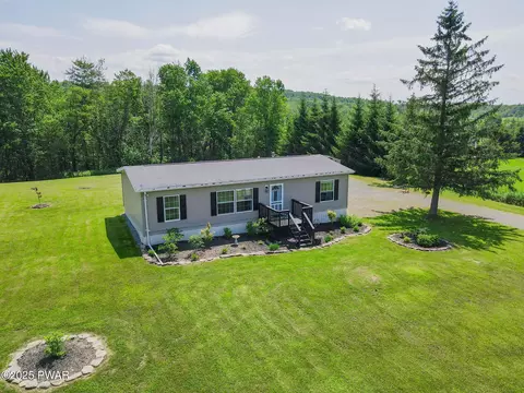 178 Sherwood Dr, Waymart, PA 18472