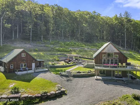 980 Long Ridge Rd, Hawley, PA 18428