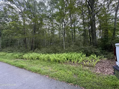 104 Blue Heron Lane Ln, Milford, PA 18337