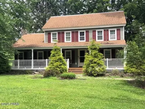 149 Ledgedale Rd, Greentown, PA 18426