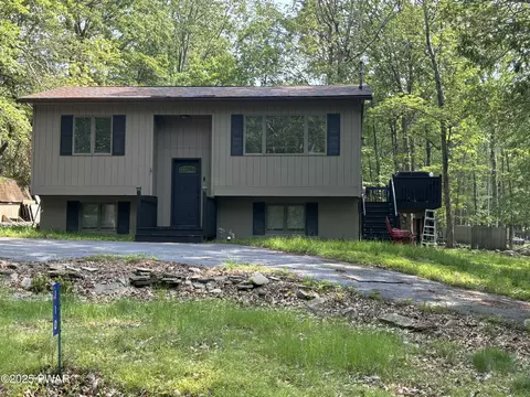 110 Gold Ct, Milford, PA 18337
