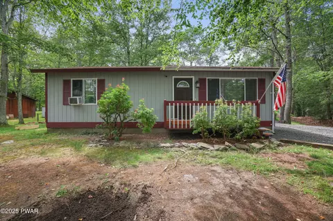 102 Mckinley Ct, Milford, PA 18337