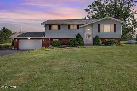 1528 Mount Cobb Rd, Jefferson Township, PA 18436