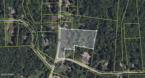 14 Rocky View Dr, Hawley, PA 18428