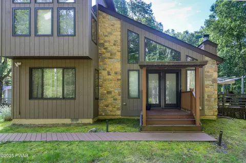 130 Ruffed Grouse Rd, Bushkill, PA 18324 photo 2