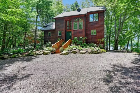 1753 Rockpoint Ct, Lake Ariel, PA 18436