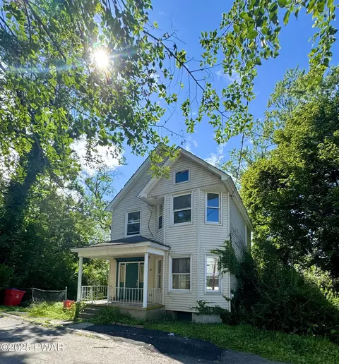 28 Rock St, Carbondale, PA 18407