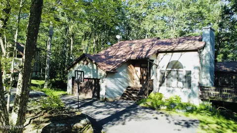 115 Willow Dr, Lords Valley, PA 18428