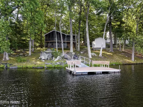199 Mountain Lake Dr, Dingmans Ferry, PA 18328