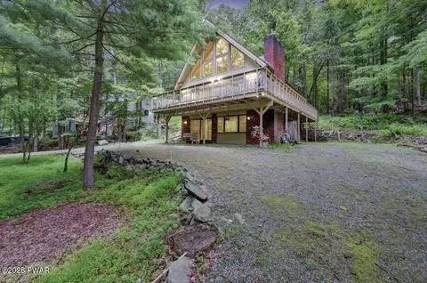 34 Roamingwood Rd, Lake Ariel, PA 18436
