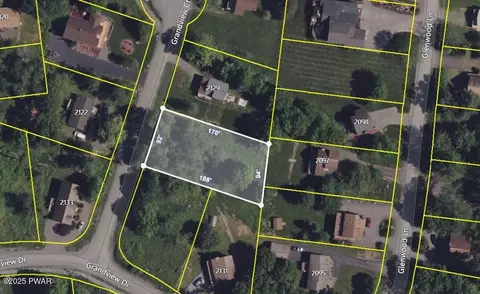 8 Grandview Ct, Lake Ariel, PA 18436