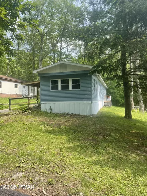 122 Bartion Ct, Bartonsville, PA 18321