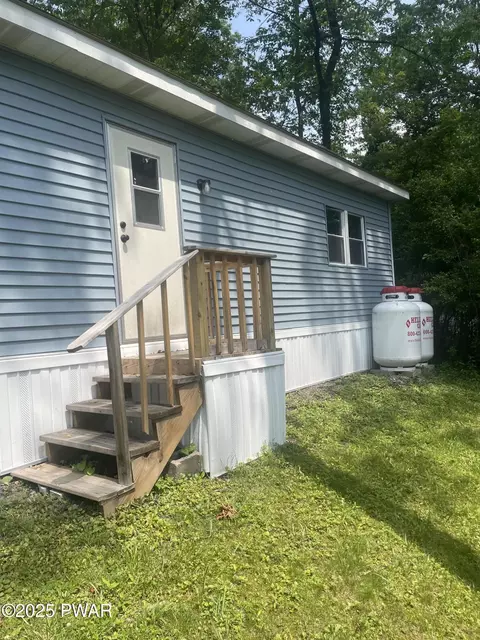 Exterior - 122 Bartion Ct, Bartonsville, PA 18321 photo 5 of 6