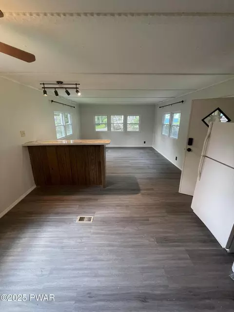 Living - 122 Bartion Ct, Bartonsville, PA 18321 photo 4 of 4