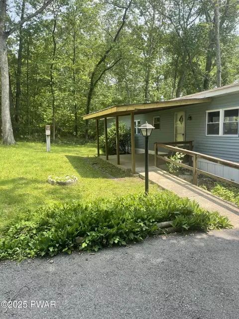 Exterior - 122 Bartion Ct, Bartonsville, PA 18321 photo 2 of 6