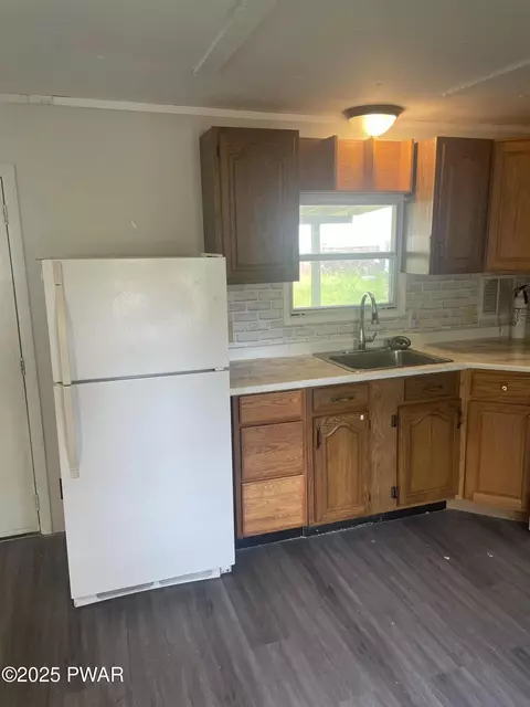 Kitchen - 122 Bartion Ct, Bartonsville, PA 18321 photo 1 of 4