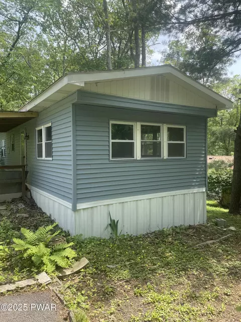 Exterior - 122 Bartion Ct, Bartonsville, PA 18321 photo 1 of 6
