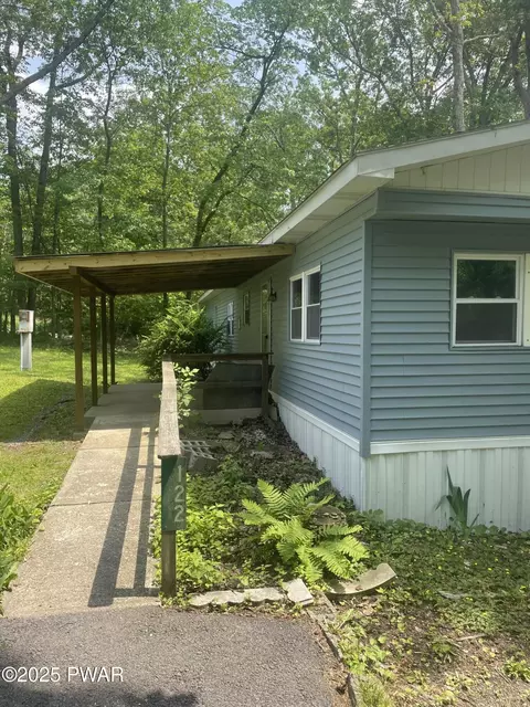 Exterior - 122 Bartion Ct, Bartonsville, PA 18321 photo 3 of 6