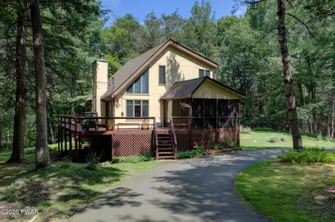 142 W Mulberry Dr, Milford, PA 18337