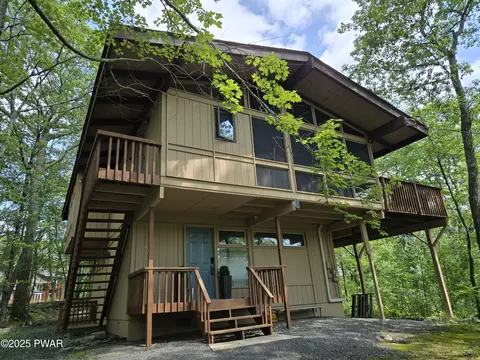 125 Broadmoor Dr, Lords Valley, PA 18428