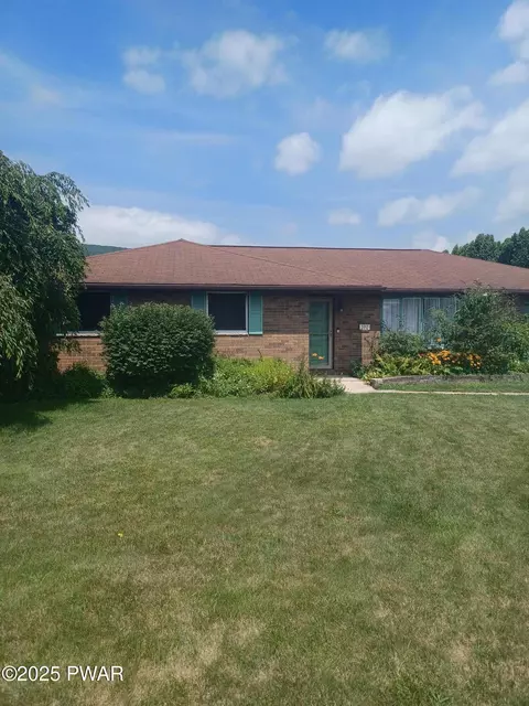 102 Bubernak Blvd, Old Forge, PA 18518