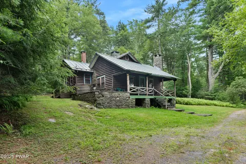 121 Nyce Rd, Dingmans Ferry, PA 18328