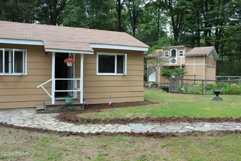108 Hughes Dr, Greentown, PA 18426