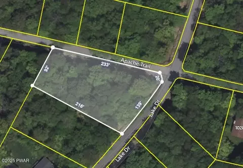 1 Lake Dr, Gouldsboro, PA 18424