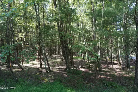 988 Raymondskill Rd, Milford, PA 18337