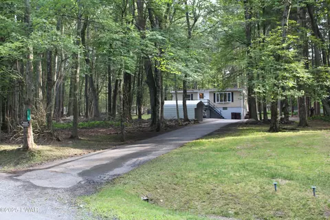 97 Tiffany Rd, Hawley, PA 18428