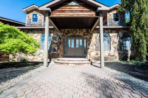 135 Conashaugh Rd, Milford, PA 18337