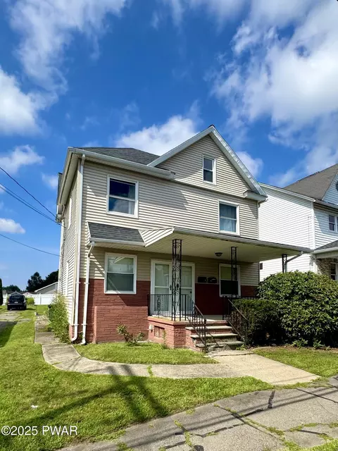 911 Lincoln Ave, Blakely, PA 18447