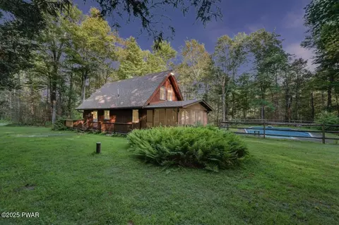 43 S Turnpike Rd, Newfoundland, PA 18445