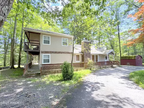 112 Church Ave, Greentown, PA 18426