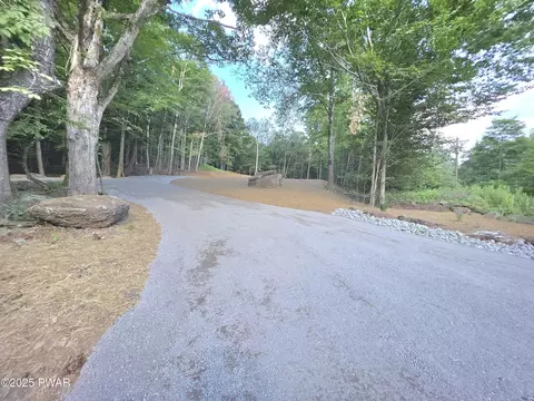 10 Pine Mill Rd, Honesdale, PA 18431