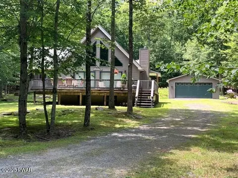 119 Upper Lakeview Dr, Hawley, PA 18428