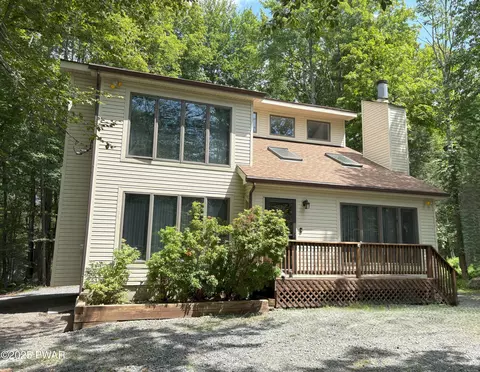 248 Parkwood Dr, Lake Ariel, PA 18436