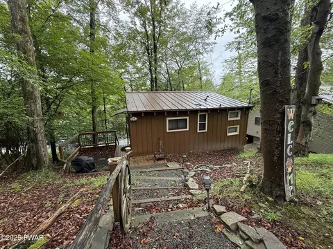 91 Cub Rd, Lake Ariel, PA 18436