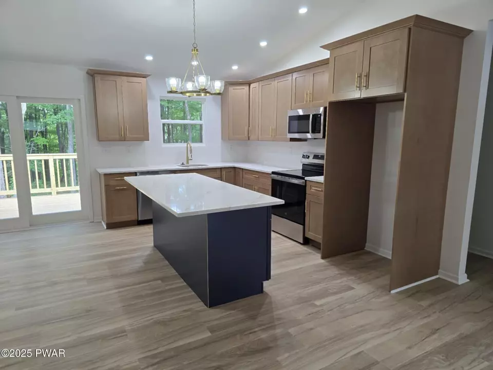 94 Thornwood Ter, Lake Ariel, PA 18436 | MLS# 252455 | 2 Photos - Movoto