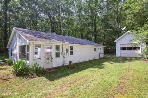 114 Rabbit Run Rd, Dingmans Ferry, PA 18328