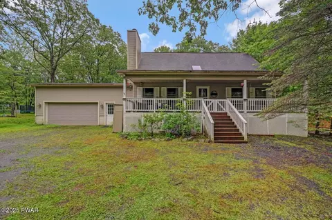 107 Franklin Dr, Lords Valley, PA 18428
