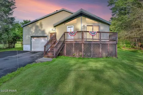 19 Golf Course Dr, Thornhurst, PA 18424
