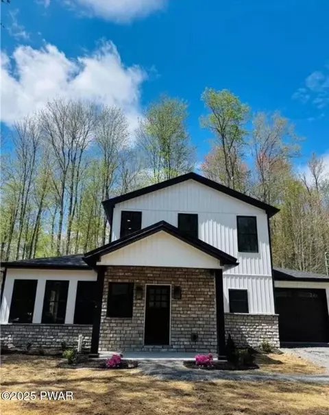 211 Maxatawny Dr, Pocono Lake, PA 18347