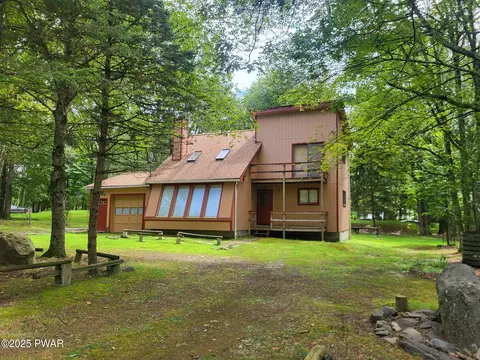 1238 Steele Cir, Bushkill, PA 18324