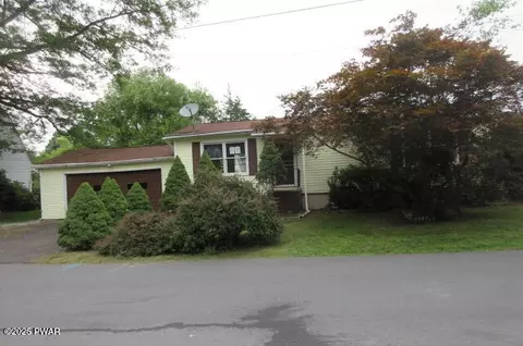 605 5th St, Matamoras, PA 18336